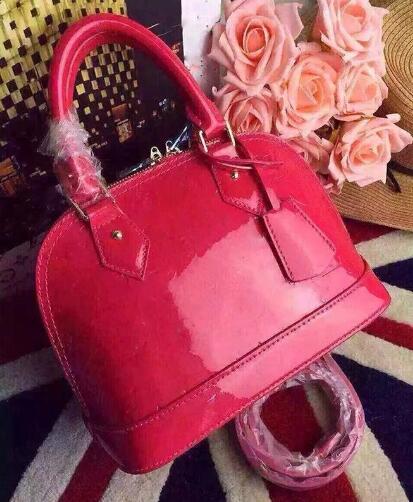 Image of BB PM Shell Bag Women Genuine Leather Handbags Luxury Designers 32cm 25cm Flower Embossed Shoulder Bags With Lock handbag Crossbody bag