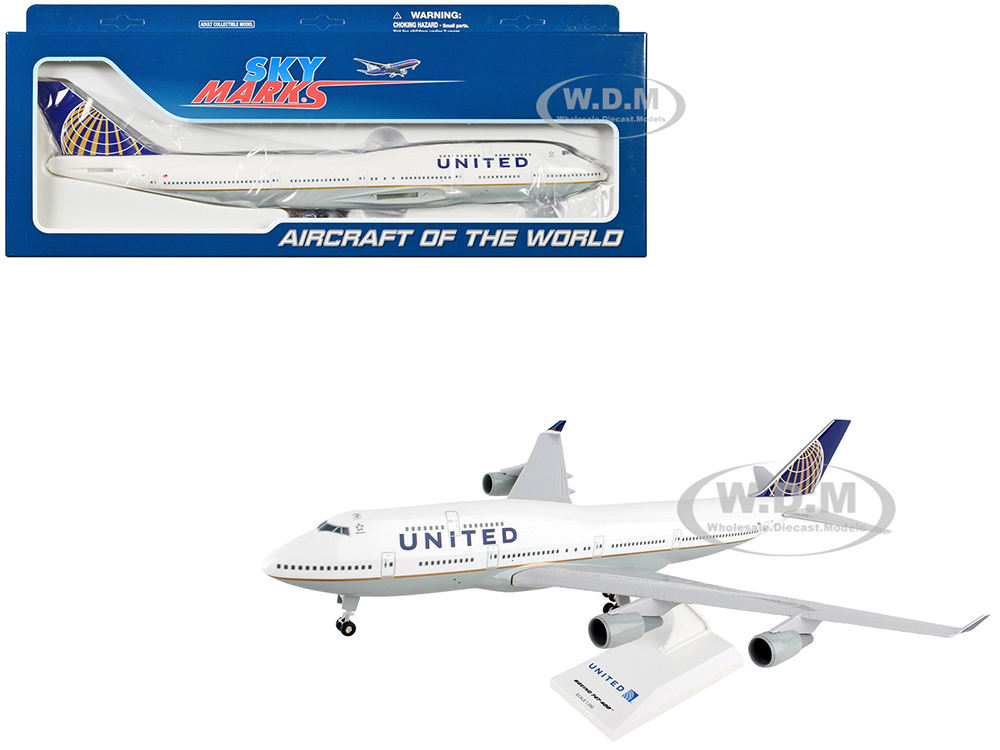 Image of Boeing 747-400 Commercial Aircraft with Landing Gear "United Airlines" (N127UA) White with Blue Tail (Snap-Fit) 1/200 Plastic Model by Skymarks