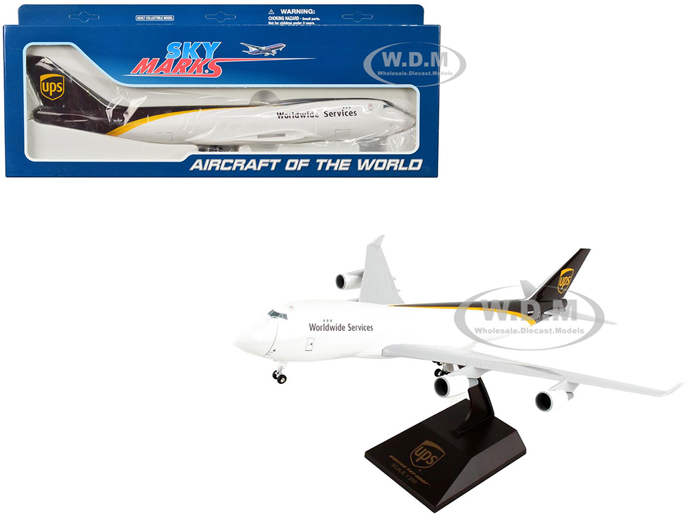 Image of Boeing 747-400F Commercial Aircraft with Landing Gear "UPS Worldwide Services" (N572UP) White and Brown (Snap-Fit) 1/200 Plastic Model by Skymarks