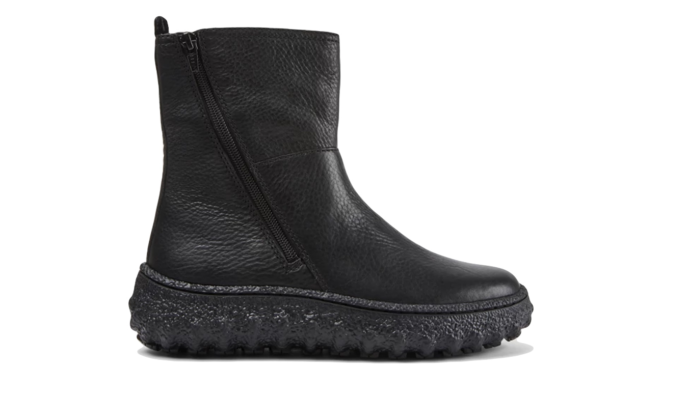 Image of Camper Ground Mid Black Boots DE