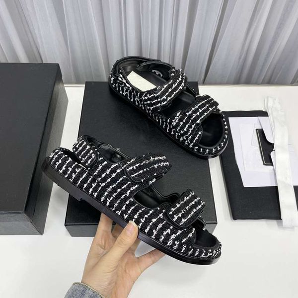 Image of ENSP 864331167 fashion designer coachs channel beach shoes luxury cc outdoor sandals women&#039s classic casual flip slide slippers x02