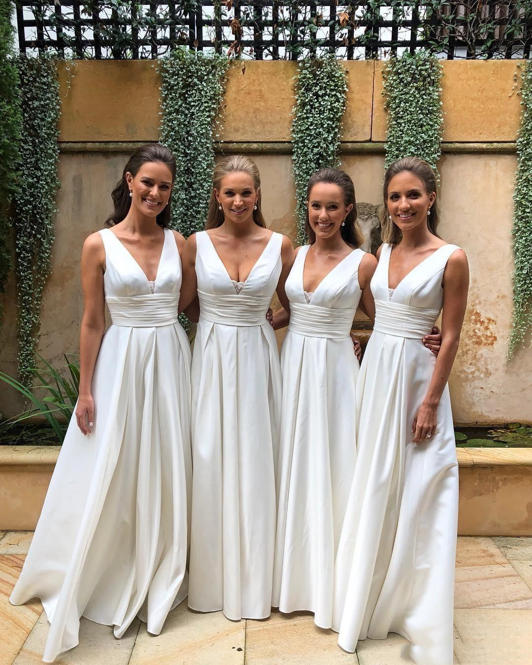 Image of Empire Pleated Bridesmaid Dresses 2022 Country Style V Neck A Line Floor Length Satin Custom Made Prom Dress Formal Party Wear