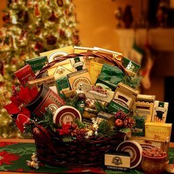 Image of Grand Gatherings Holiday Gourmet Medium Gift Basket