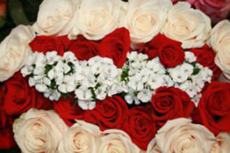 Image of ID 495071491 6 Roses & Fillers Bouquets