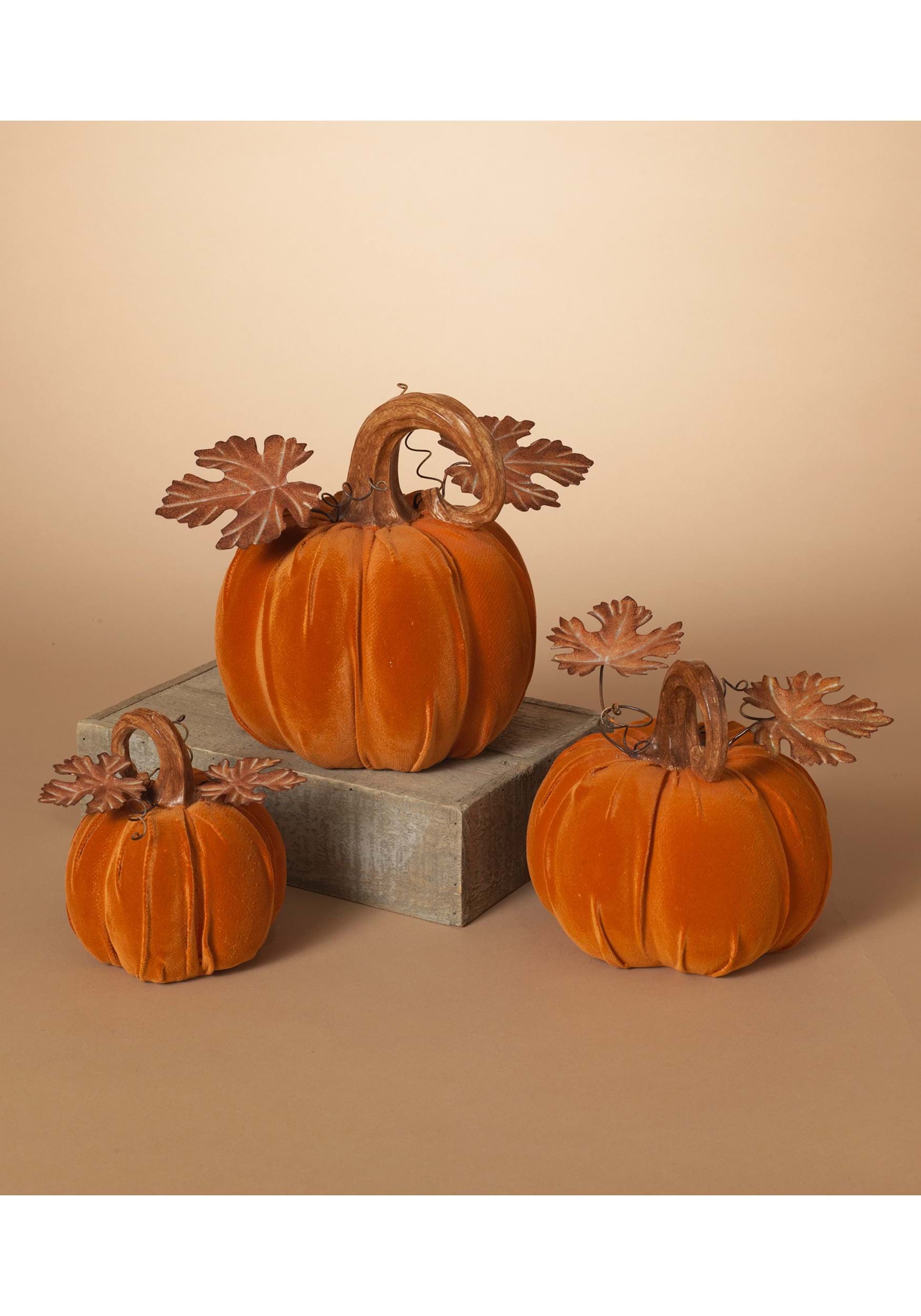 Image of Set of 3 Orange Fall Pumpkins Prop ID GE2602890-ST