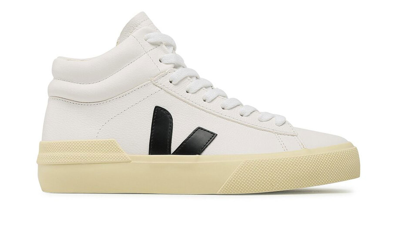 Image of Veja MINOTAUR CHROMEFREE LEATHER WHITE BLACK BUTTER CZ