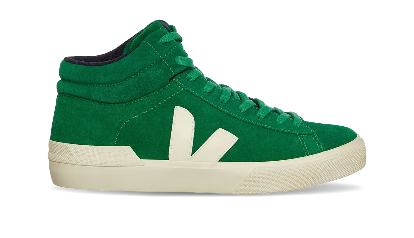 Image of Veja MINOTAUR SUEDE EMERAUDE PIERRE DE